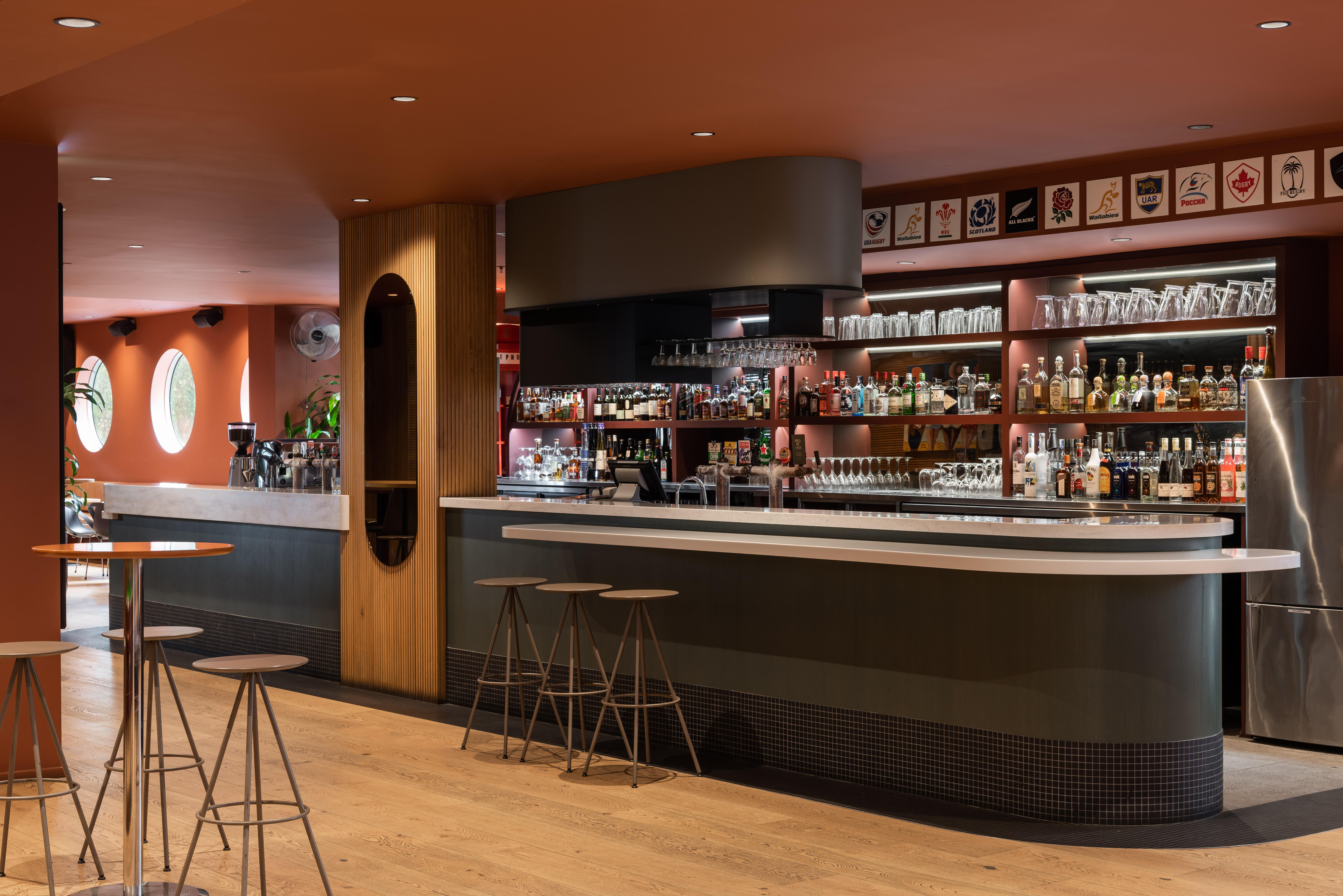 珀斯泛太平洋酒店 外观 照片 The bar at the National Theatre