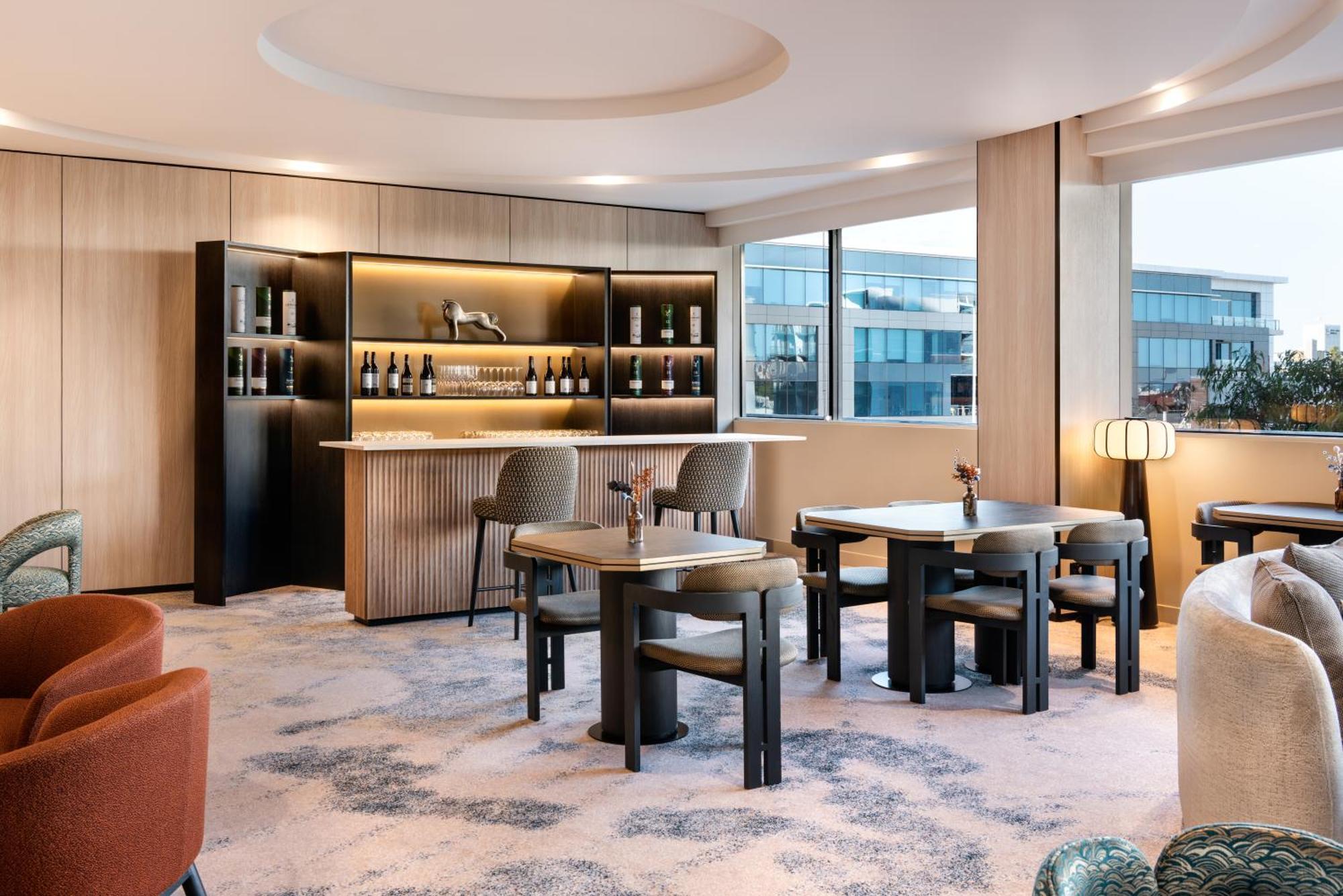 珀斯泛太平洋酒店 外观 照片 The Club lounge at London Heathrow Airport